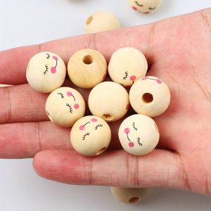Perles en bois à motif d'expression timide