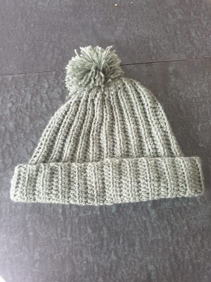 Bonnet vert avec pompon
